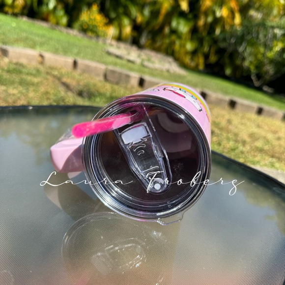 Hello Kitty Rainbow 40 Ounce Tumbler - Picture 5 of 7